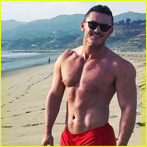 Luke Evans Goes Shirtless in Tiny Shorts at the Beach! | Luke Evans