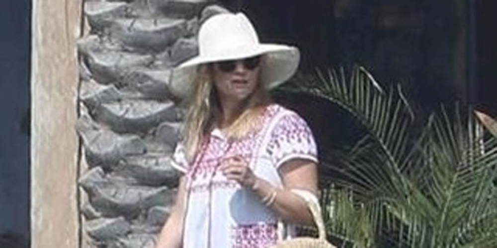 Reese Witherspoon Vacations in Mexico With Her Family! Reese