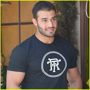 Britney Spears’ Boyfriend Sam Asghari Shows Off Super Buff Biceps at