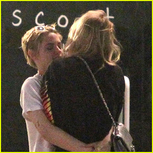 Kristen Stewart & Girlfriend Stella Maxwell Pack on the PDA While Out to Dinner!