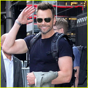 Joel McHale Shows Off His Big Biceps in New York City!