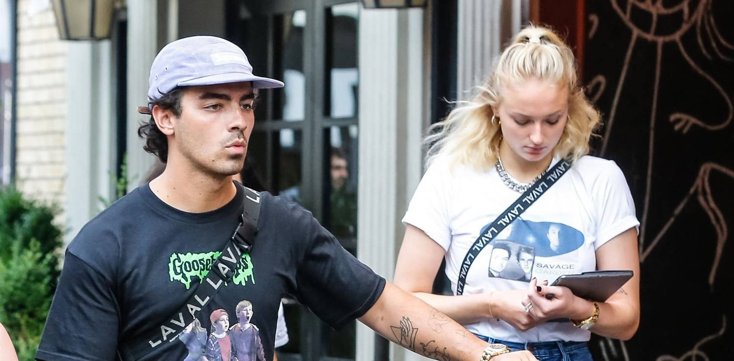 Joe Jonas & Sophie Turner Hang Out with His Parents in NYC! Joe Jonas