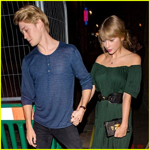 Taylor Swift & Boyfriend Joe Alwyn Step Out for a Date Night in London!