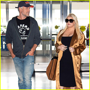 Pregnant Jessica Simpson & Husband Eric Johnson Head Out of NYC