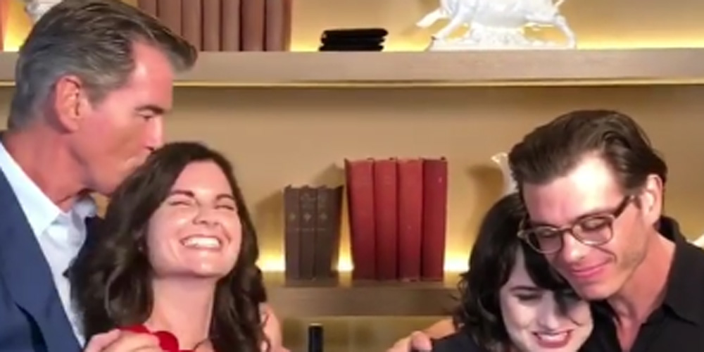 Pierce Brosnan Reunites With Mrs Doubtfire Child Stars 25 Years