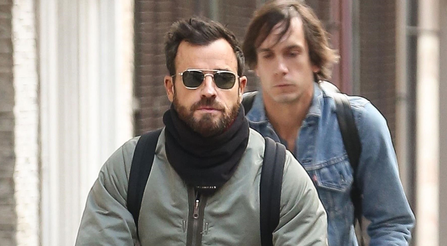 Justin Theroux Bundles Up for Bike Ride in NYC.