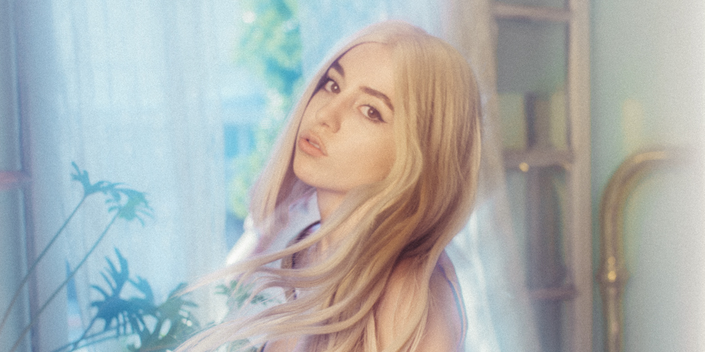 Ava Max Premieres Acoustic ‘Sweet But Psycho’ Performance Watch Now