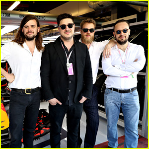 Mumford & Sons Debut at No. 1 on Billboard 200 With 'Delta'!