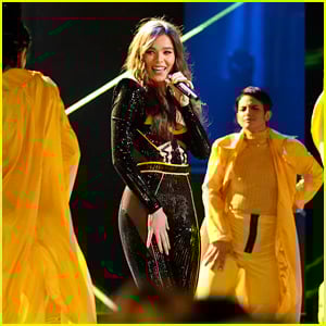 Hailee Steinfeld Sings ‘Bumblebee’ Song on ‘The Voice’ (Video) | Hailee