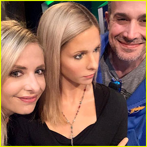 Sarah Michelle Gellar & Freddie Prinze Jr. Hilariously Take Selfies