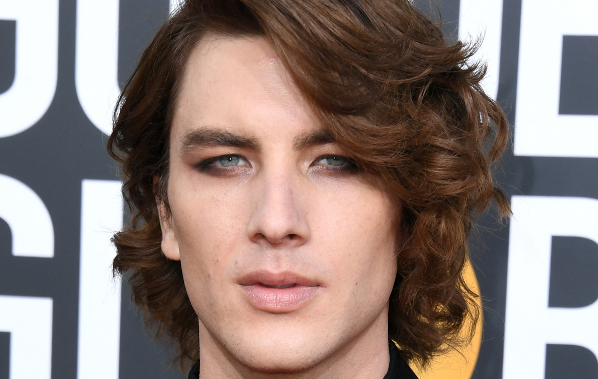Cody Fern’s Golden Globes 2019 Red Carpet Look Is On Point.