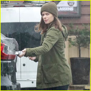 Pregnant Kate Mara Does Her Grocery Shopping in the Rain