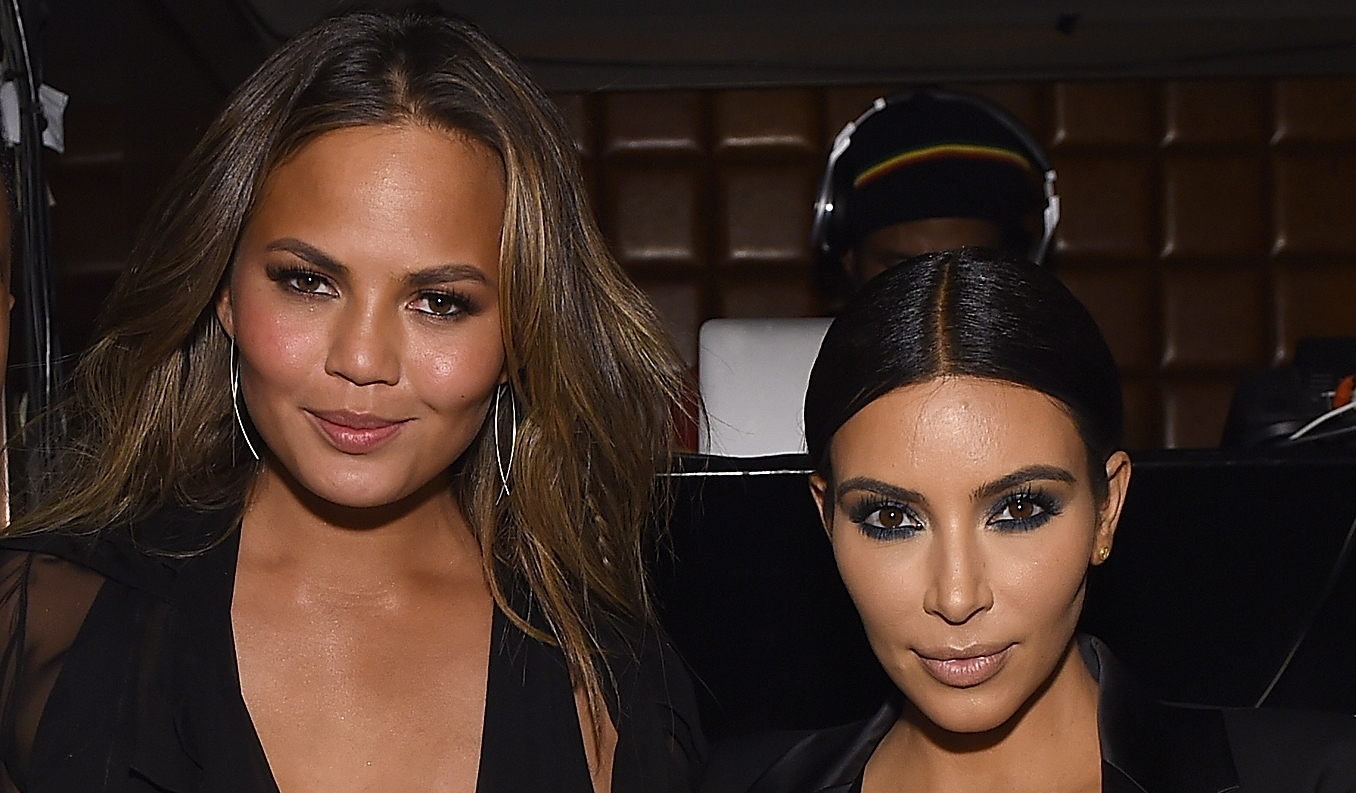 Chrissy Teigen Roasts Kim Kardashian for Watching ‘Bird Box’ After the(01)