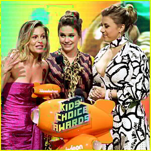 ‘Fuller House’ Stars Seemingly Reference Lori Loughlin’s Scandal During