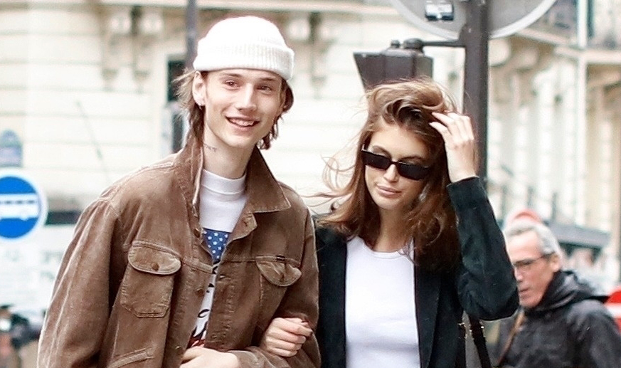 Kaia Gerber & Boyfriend Wellington Grant Go Sightseeing in Paris During