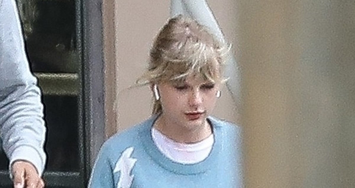 Taylor Swift Is Back in the Recording Studio! | Taylor Swift | Just