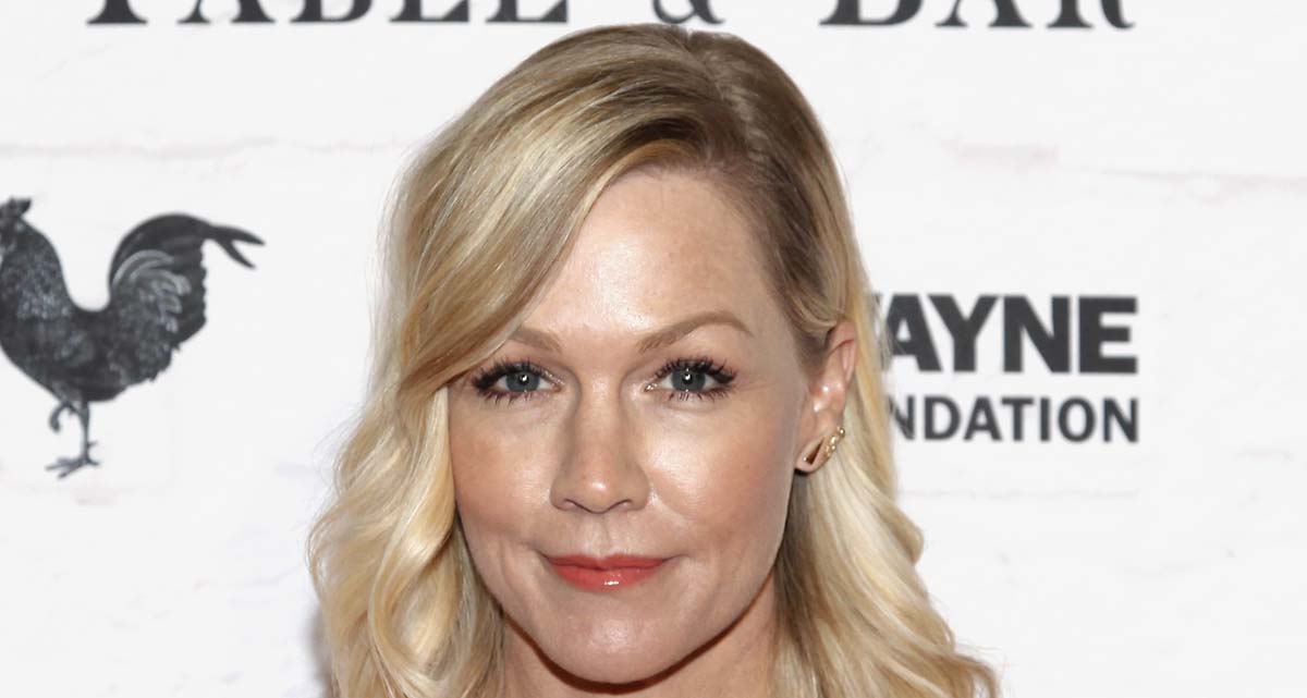 Jennie Garth Responds to Trolls Claiming She Underwent Plastic Surgery