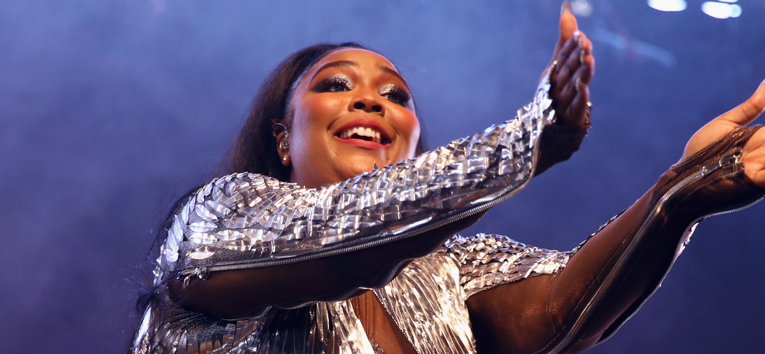 Lizzo Rocks Sparkling Bodysuit for Coachella 2019 Performance! 2019