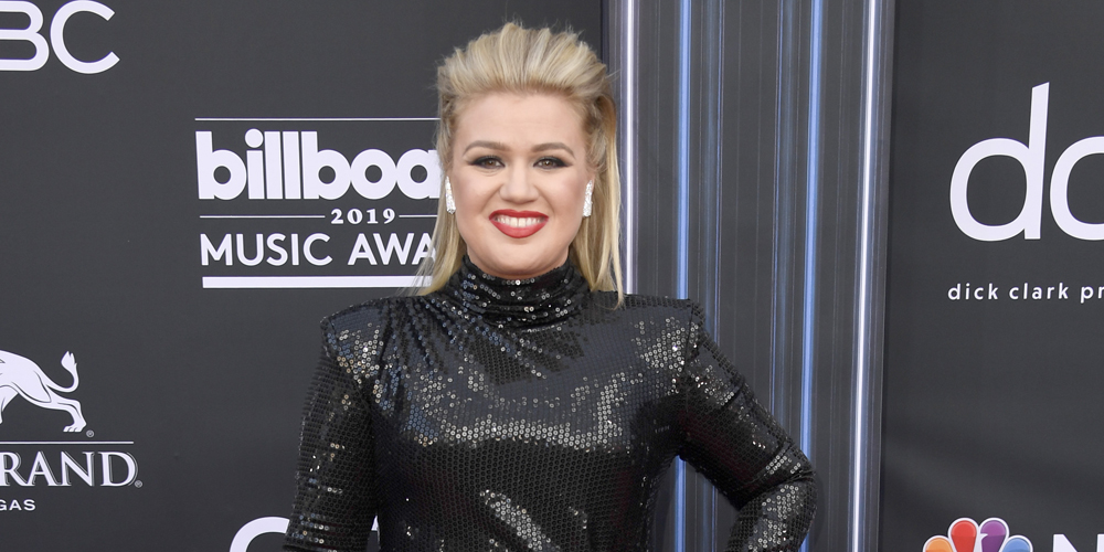 Host Kelly Clarkson Is Red Carpet Chic at Billboard Music Awards 2019(02)