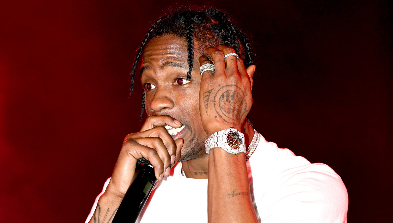 Travis Scott’s New Nike Shoe Drops, Fans Complain About App Problems