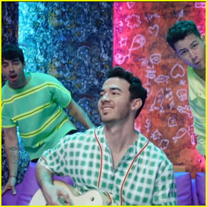 Jonas Brothers Team Up with Sebastian Yatra & Daddy Yankee for 'Runaway' Music Video - Watch Now!