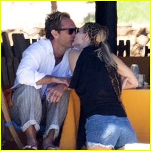Jude Law & Phillipa Coan Pack on the PDA During Honeymoon in Italy!