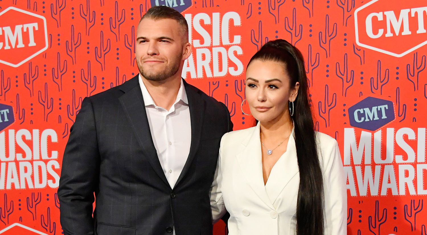 Jenni ‘JWoww’ Farley & New Boyfriend Zack Carpinello Make Awards Show