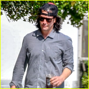 Keanu Reeves Sports Clean-Shaven Face on 'Bill & Ted' Set