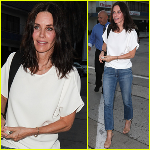 Courteney Cox Meets Up with Friends for Dinner at Craig's