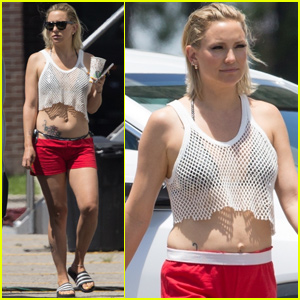 Kate Hudson Shows Some Skin on the Set of 'Mona Lisa   The Blood Moon'