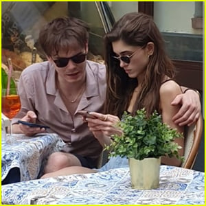 Natalia Dyer & Charlie Heaton Keep Close During Lunch in Italy