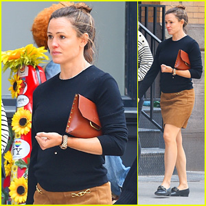Jennifer Garner Heads Out for the Day in NYC After 'Tonight Show' Appearance