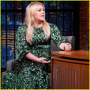 Kelly Clarkson Says Meryl Streep Is Her Dream Guest for Her Talk Show - Watch Here!