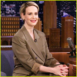 Sarah Paulson & Jimmy Fallon's Chat About 'The Goldfinch' Definitely Didn't Go As Planned