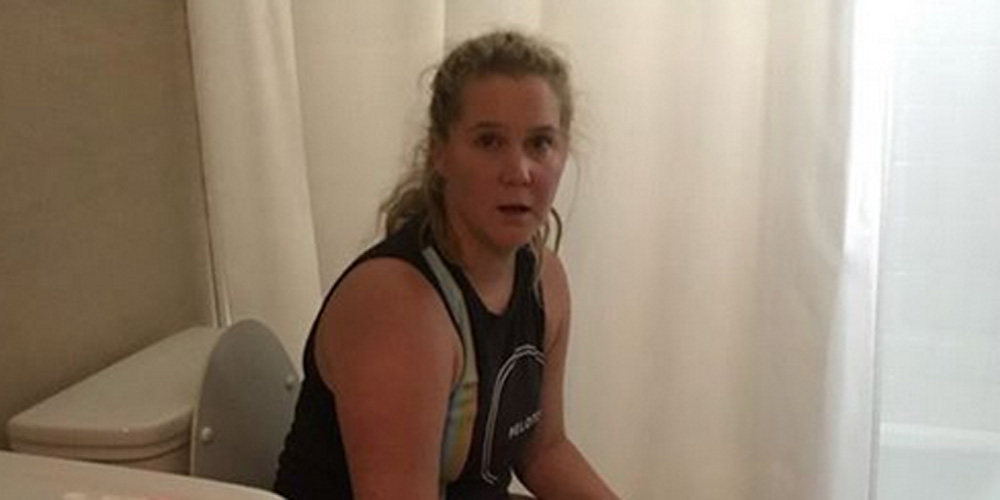 Amy Schumer Posts Throwback Picture Sitting on Toilet Finding Out She(00)