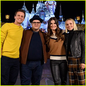 The Cast of 'Frozen 2' Went to Disneyland Together!