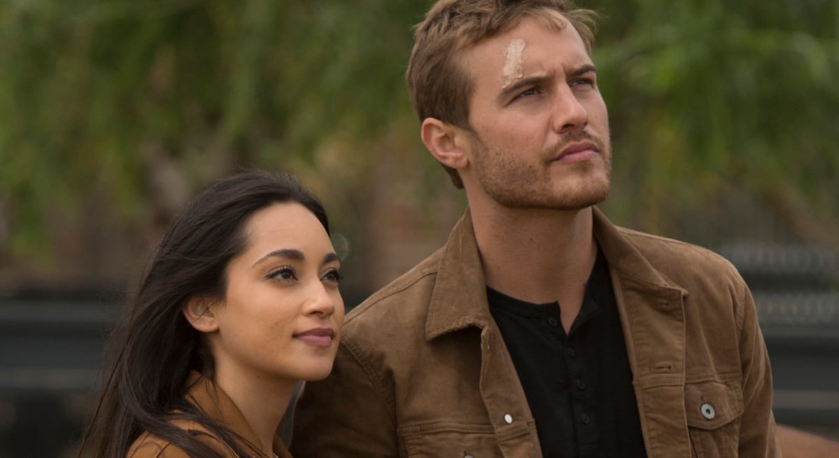 Peter Weber Defends Bachelor’s Victoria Fuller After ‘Cosmopolitan(00)