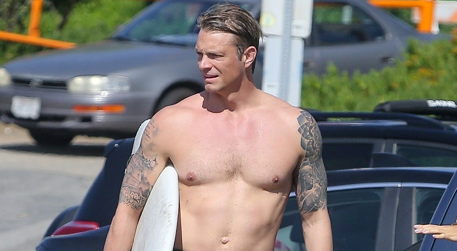 Joel Kinnaman Bares His Hot Body After Surfing at the Beach! 
