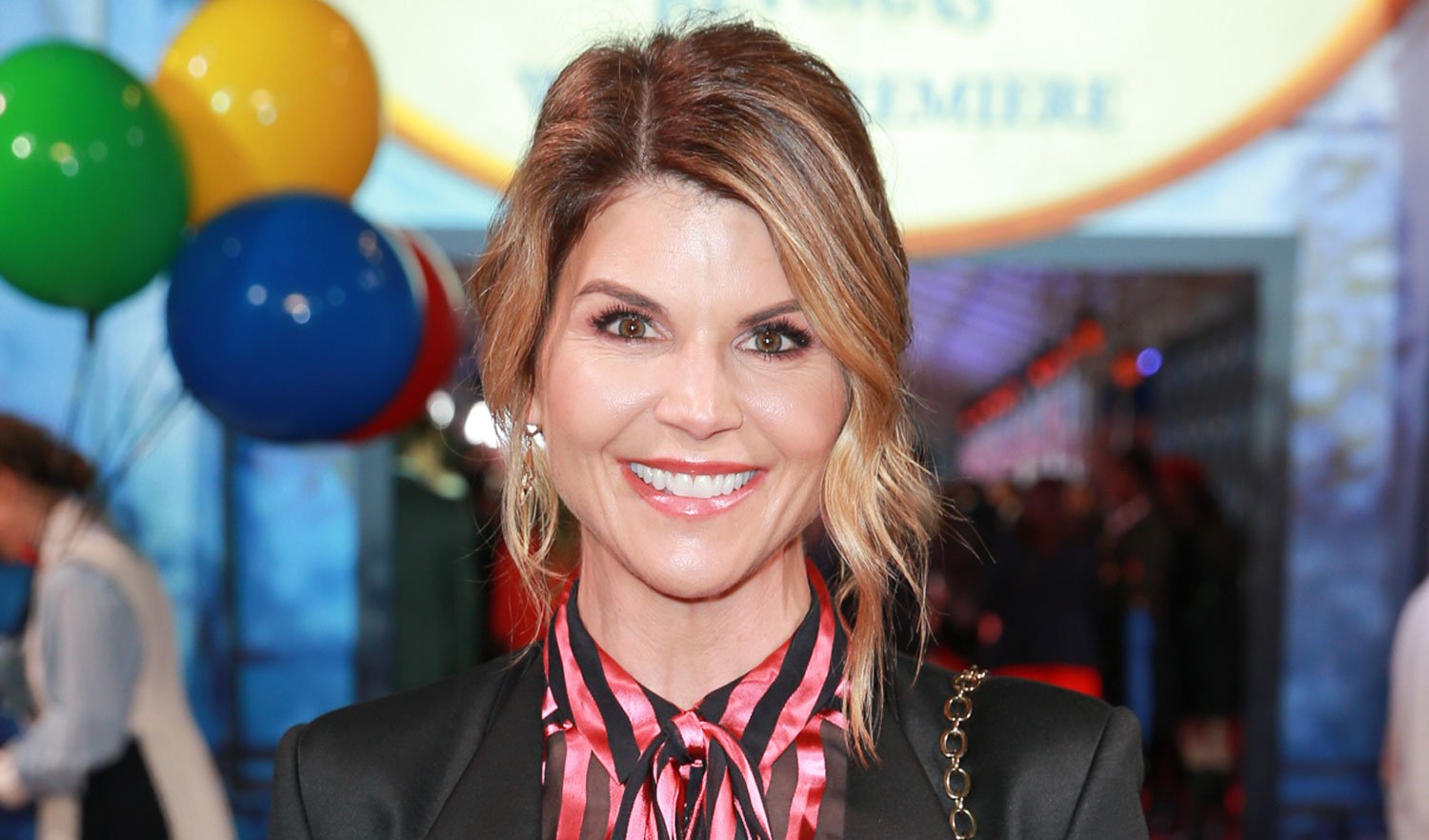 lori-loughlin-wants-her-criminal-case-to-be-dismissed-college