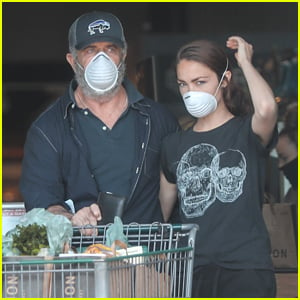 Mel Gibson Stocks Up on Groceries With Girlfriend Rosalind Ross