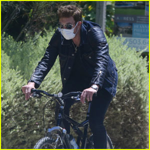 'Hollywood' Star Dylan McDermott Goes for a Bike Ride Amid Pandemic