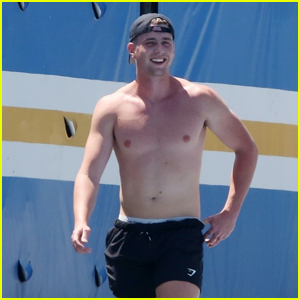Too Hot To Handle’s Harry Jowsey Works Out Shirtless in LA | Harry