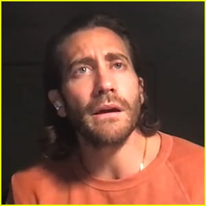 Intensiv dart Supplement Jake Gyllenhaal Sings Romantic New Song 'Across the Way,' About Life in  Quarantine (Video) | Jake Gyllenhaal, Music | Just Jared: Celebrity News  and Gossip | Entertainment