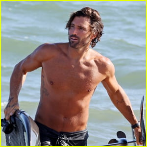 Brody Jenner Shows Off Fit Body Going Shirtless at the Beach!