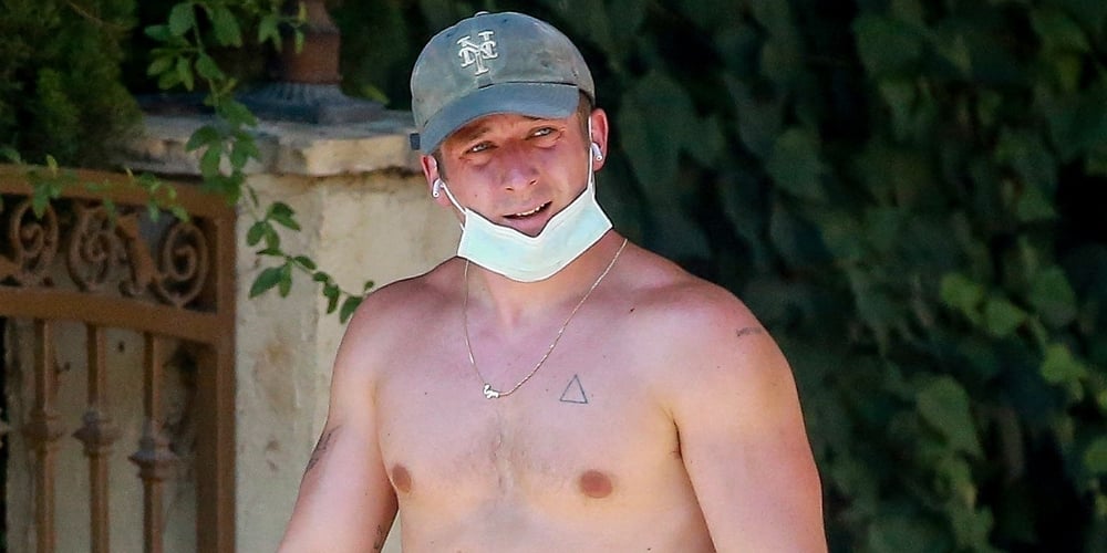Shameless’ Jeremy Allen White Shows Off Buff Body While On A Shirtless