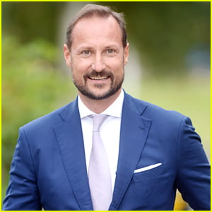 Norway's Prince Haakon Tops Off Busy Weekend With Visit To Mobile Corona Testing Station