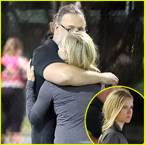 Russell Crowe Reunites & Cozies Up To 'Broken City' Co-star Britney Theriot During Tennis Match