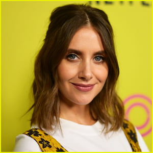 Alison Brie Recalls Hilarious 'Peeing Incident' While in Her 'Mad Men' Costume!