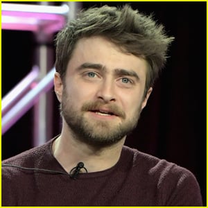 Daniel Radcliffe Broke So Many Harry Potter Wands Because He Was Doing This With Them!