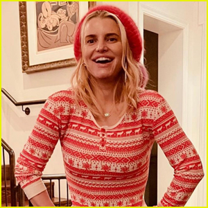 Jessica Simpson Shows Off 100lb Weight Loss in Christmas Pajamas!
